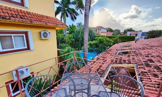 Colonia Independencia Apartment | Appt for 2, with balcony and view to the pool