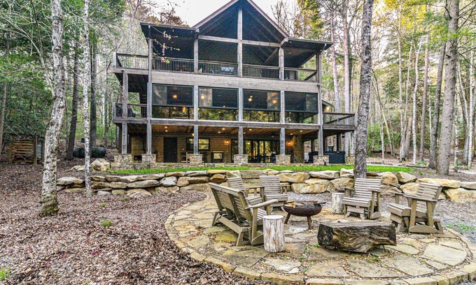 Blue Ridge House | April Discounts- The Toccoa River - Aska Adventure Area - Hike, Fish & Relax