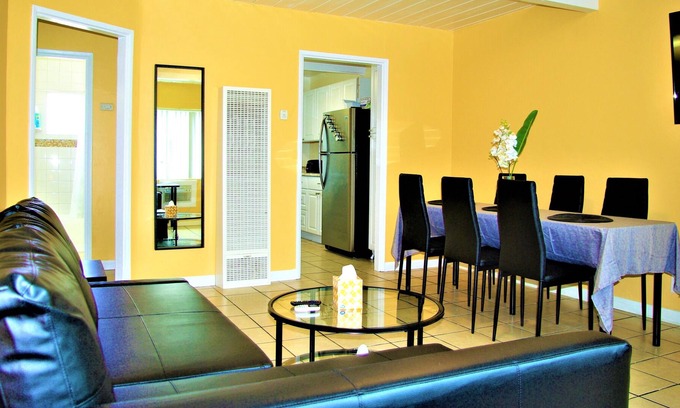 Logan Heights Apartment | Apt #7, 2 bedroom / 1 bathroom, 8 min to Downtown!