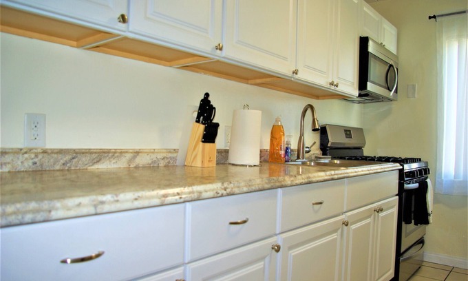 Logan Heights Apartment | Apt #7, 2 bedroom /1 bathroom, 8 min to Downtown!