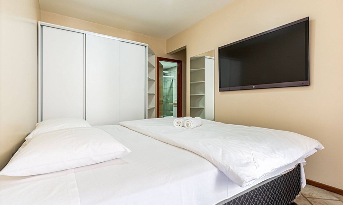 Itapema Apartment | Apt Foot in the Sand sea View in Meia Praia Evb308