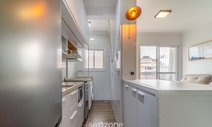 Ingleses Centro Apartment | Apt w/Gourmet Balcony 800m From the Beach Cbe0201