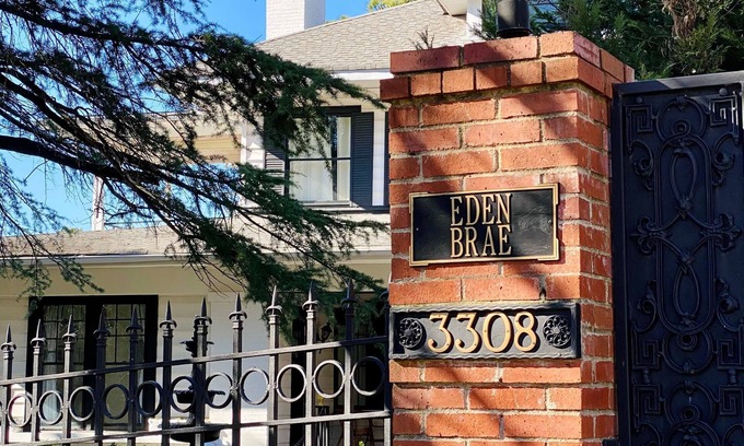 Crestline Heights Apartment | Apt2 Edenbrae - Walkable Southern Gothic Mansion
