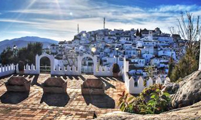 Comares Apartment | Aptment, free wifi, in Comares, voted Magical Village of Spain! Stunning Views!
