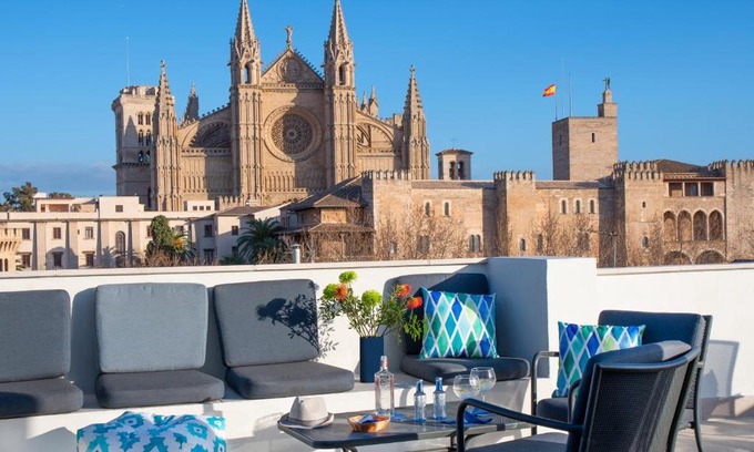 La Llotja-Born House | Apuntadores 8