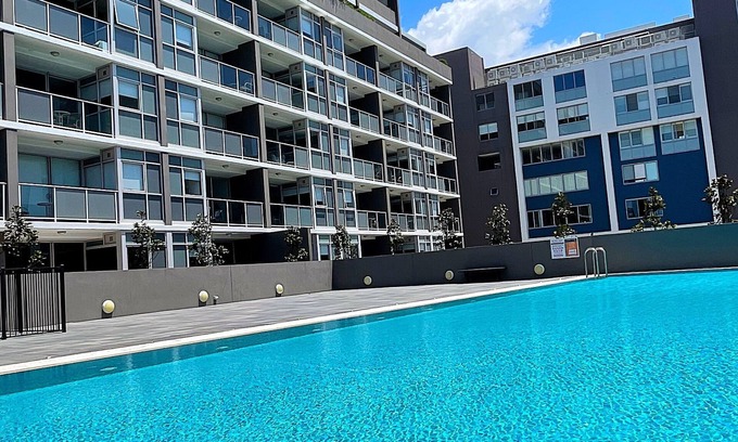 Newcastle Apartment | AQUA 306 POOLSIDE Luxury Apartment, FREE Parking, Honeysuckle NEWCASTLE