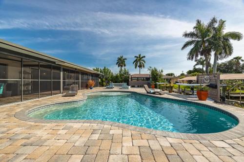 Caloosahatchee House | Aqua Escape - Cape Coral - Roelens Vacations Gulf Access- Minutes to the River- Kayaks-Dog Friendly