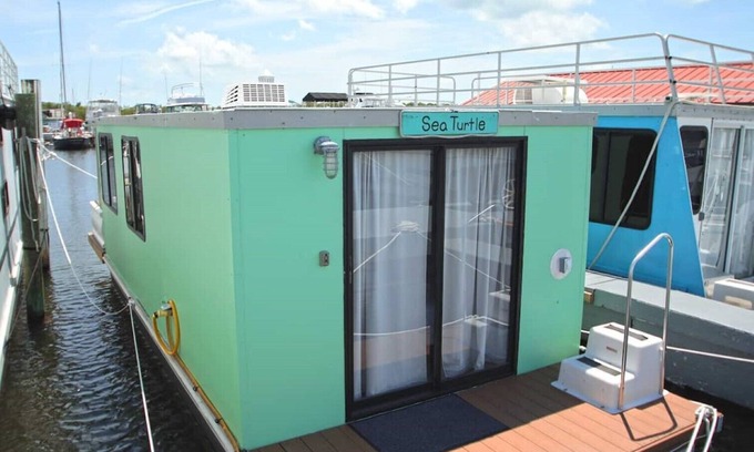 Tavernier Boat Rental | Aqua Lodge Houseboat "Sea Turtle"