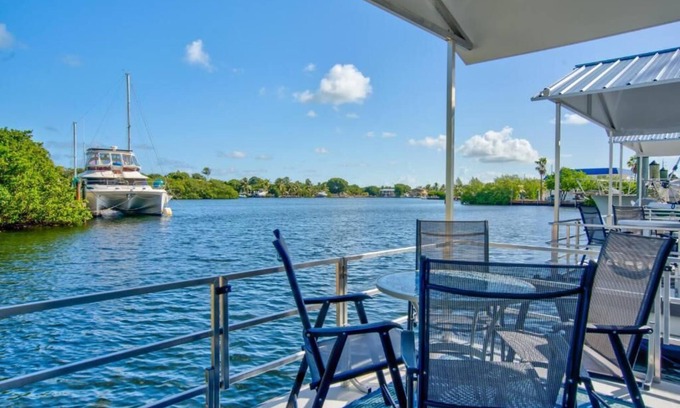 Marathon Boat Rental | Aqua Lodges at 47th Street Gulfside