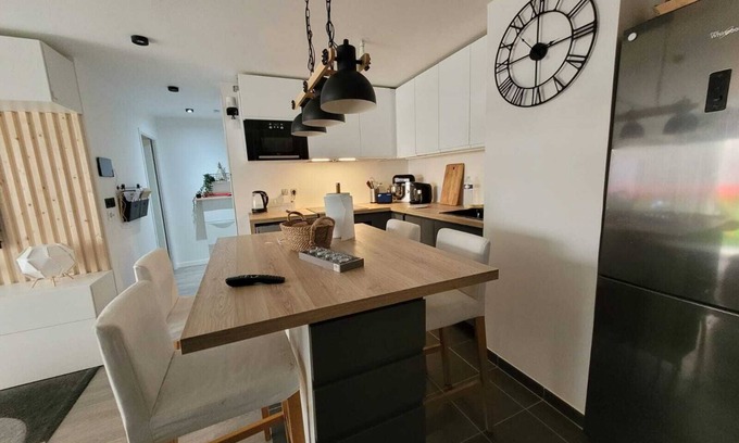 Corbeil-Essonnes Apartment | Aquarelle Home