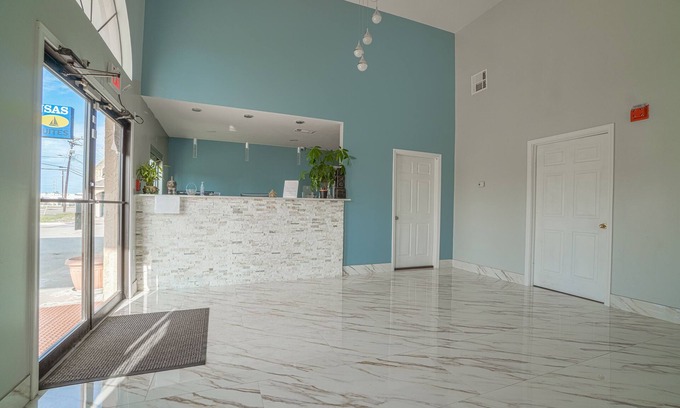 Aransas Pass Hotel | Aransas Bay Inn & Suites Corpus Christi by OYO