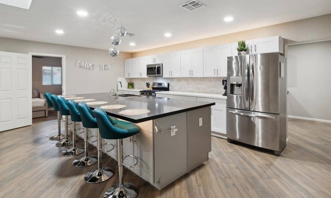 Scottsdale Estates Ten House | Arcade | Hot Tub | Great for Groups! Old Town 3 mi
