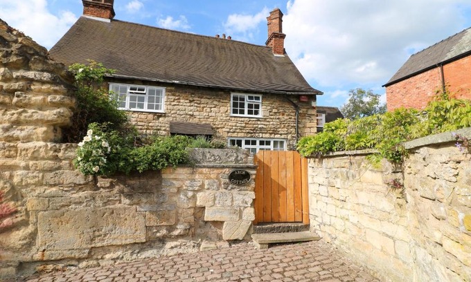 Lincoln House | Arch Cottage