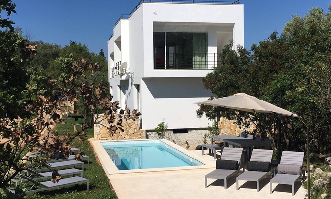 Petaleia Villa | Architect villa between the sea and mountains