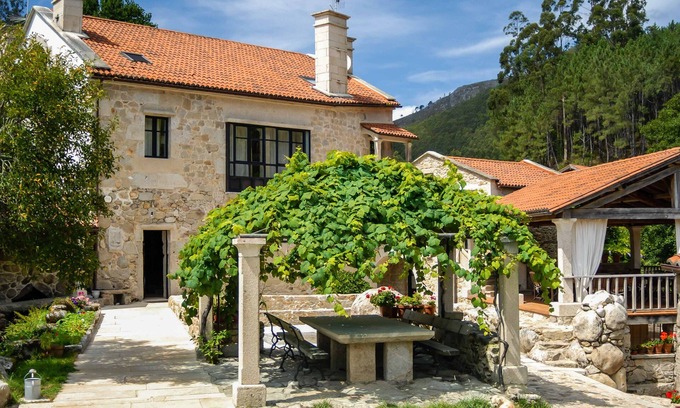 Puebla del Caraminal Bed & Breakfast | Arco: double room, old cellar and renovated stable.