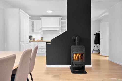 Tromsdalen Apartment | Arctic Aurora Apartment I SAUNA I Family & Groups