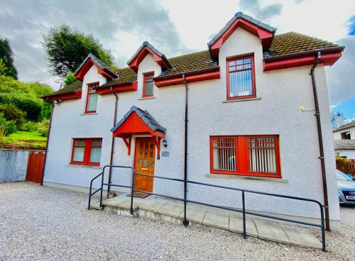 Fort William House | Ardlinnhe Cottage