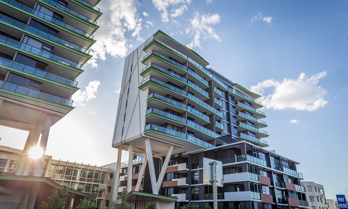 South Brisbane Apartment | Arena Apartments by CLLIX
