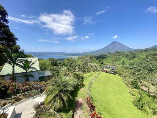 La Fortuna Villa | Arenal Birdsong, Entire Villa W- Stunning Views,!