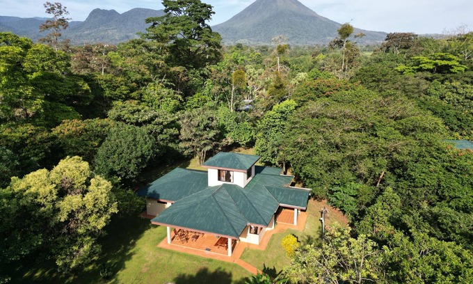 La Fortuna Villa | Arenal Paradise Home - Wildlife Paradise!