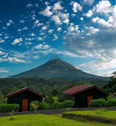 Arenal Hot Springs Hotel | Arenal Roca Lodge & Bungalows