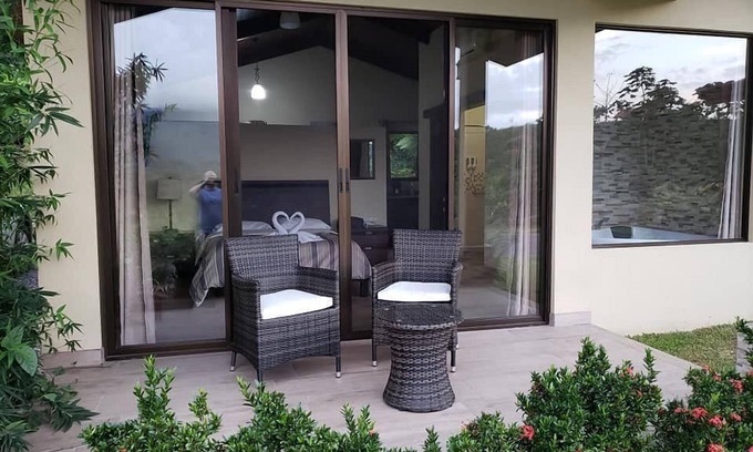 La Fortuna Hotel | Arenal Roca Suites