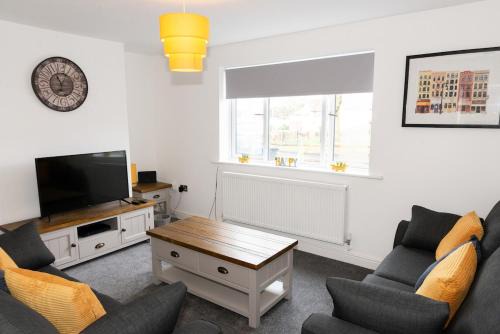 Tamworth House | Argyle House Stunning 2 Bed Town Centre Home from Home with Private Parking