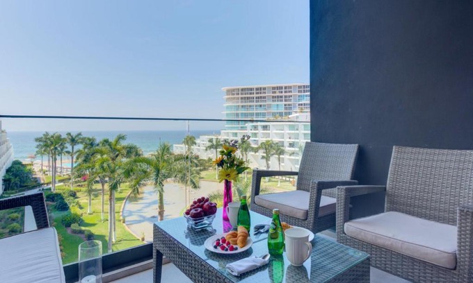 Flamingos Apartment | Aria 608 Del Mar