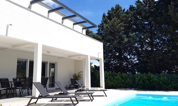 Filipana Villa | Aria -new holiday home with pool close to numerous beaches and activities