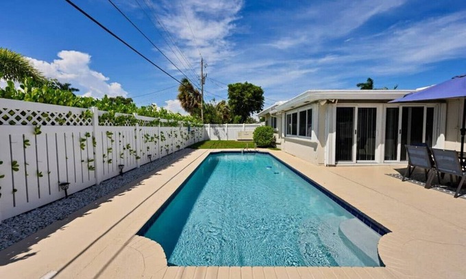 Garden Isles House | Ariel Beach Cottage Sleeps 11 Heated Pool minutes from BEACH!!!