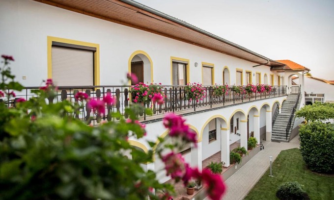 Illmitz Bed & Breakfast | Arkadenweingut-Gästehaus Heiss