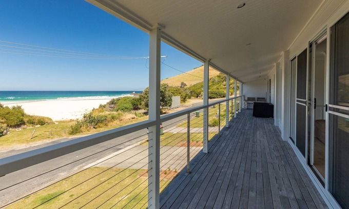 Blueys Beach House | Arkon - beautiful spacious pet friendly home with ocean and beach views