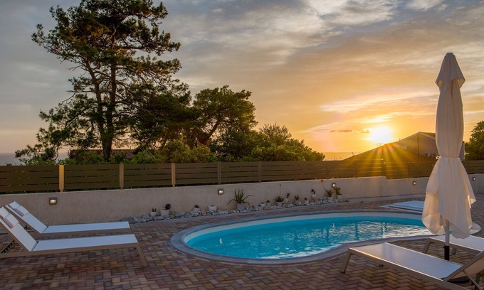 Minia House | Arktos Sunset Villa