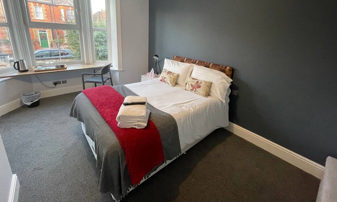 Basingstoke House | Arlan House, Superb Basingstoke Hotel - Room 07
