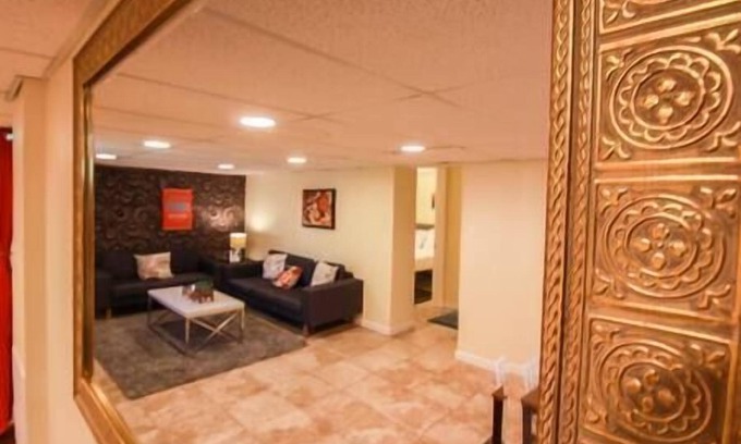 Penrose Apartment | Arlington | Buddha | Lower Suite |Center|Clarendon