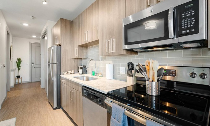 Central Arlington Apartment | Arlington Designer Studio Apartment
