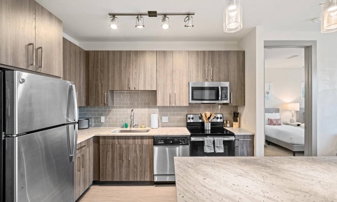 Central Arlington Apartment | Arlington Modern 2BD 2BA Apartment
