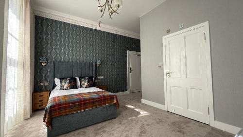 Tollcross House | Armadillo Guest House