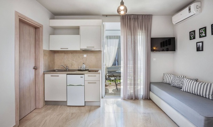 Pefkochori Hotel | Armyra Studios
