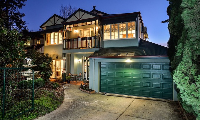 Mount Dandenong Cottage | Arnica Views