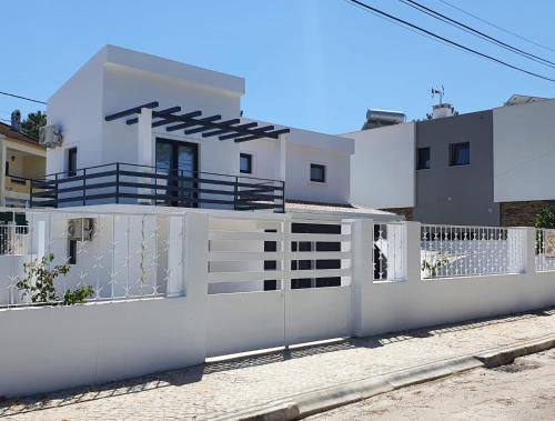 Charneca de Caparica e Sobreda House | Aroeira House
