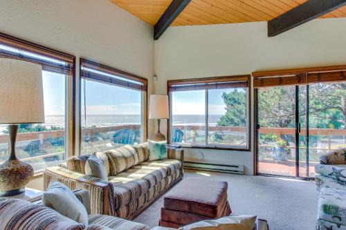Newport House | Arrow Point