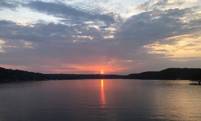 Jay House | Arrowhead Hideaway, waterfront house with a View.