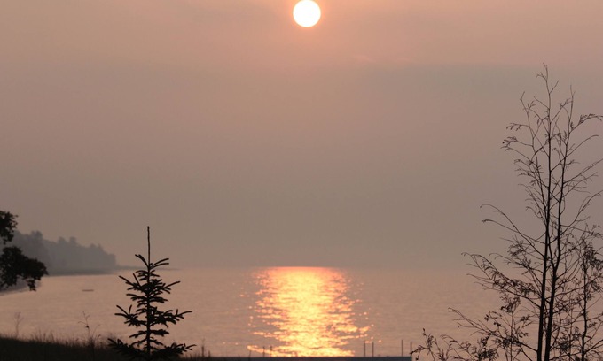 Sturgeon Bay Cottage | Arrowhead Waterfront Log Cottage On Sand Beach With Fireplace.