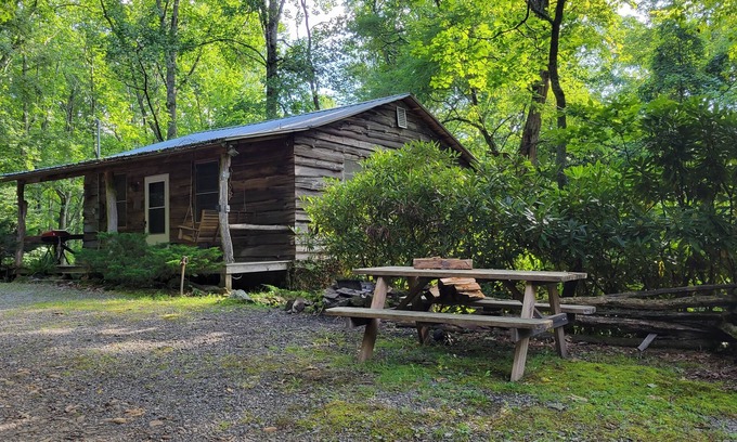 Cullowhee Cabin | Arrowmont Stables & Cabins