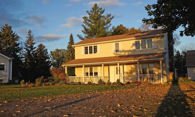 Historic Old Town House | Arrowstone Luxury Farmhouse in Historic Old Town, Niagara-on-the-Lake.