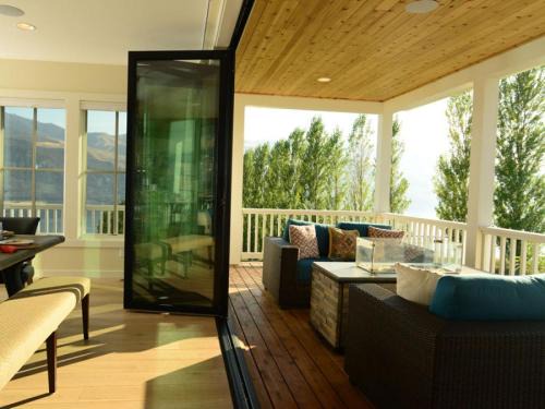Chelan House | Arroyo with a Carriage House #60