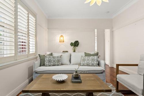 Coogee Apartment | Art Deco Coastal Living, Minutes to the Sand