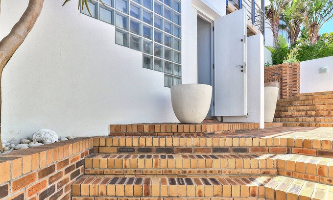 Bantry Bay House | Art Deco Style Townhouse Across From Saunders Beach
