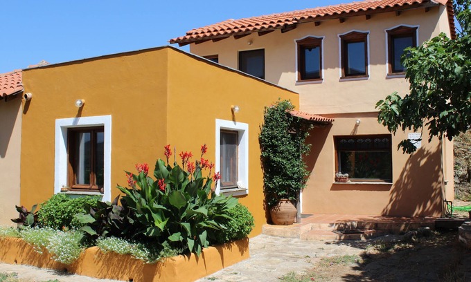 Kallirakhi House | Art house with panoramic view to the mountains and see!